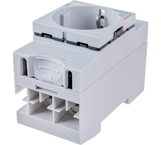 Розетка Legrand 10/16 А 250 В~ 2К+З с защитными шторками немецкий стандарт 004285