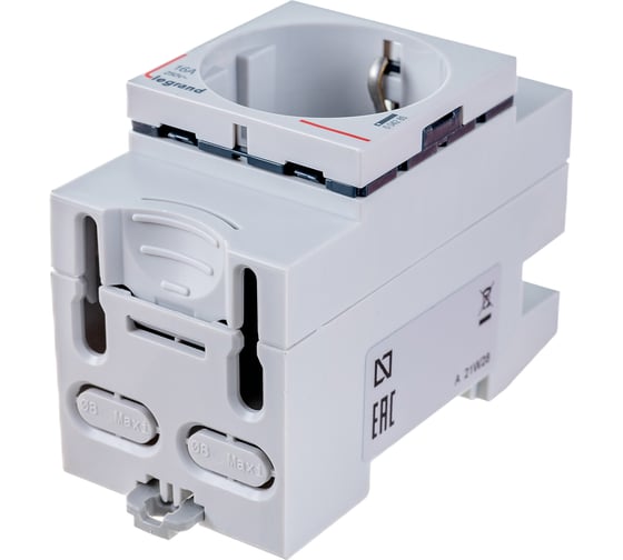Розетка Legrand 10/16 А 250 В~ 2К+З с защитными шторками немецкий стандарт 004285