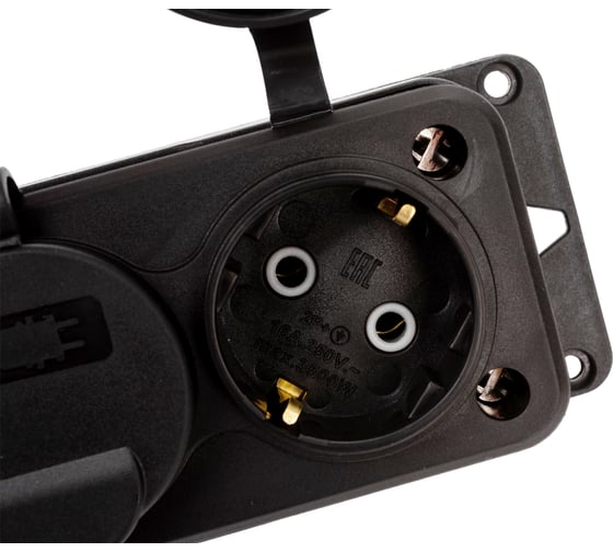 Колодка Bemis BK1-1402-2614/3614 4 гнезда с заземлением и крышкой каучуковая 220 В 16 А IP54 черная 8698523916148