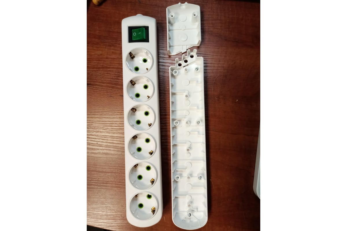 Колодка Lezard LETITIA с заземлением 6 входов с выключателем 721-0600 ...