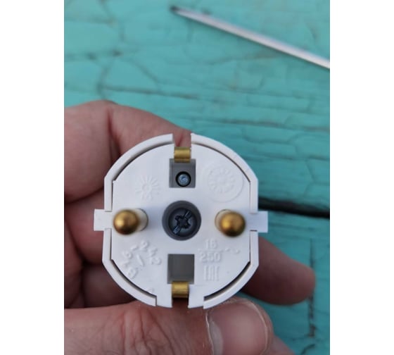 Вилка Bylectrica с боковым подводом провода с заземляющим контактом ...