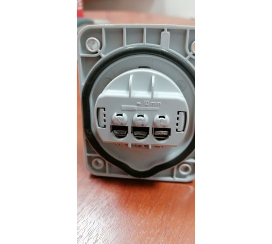 Настенная розетка IDE 16А 230В 2P+E IP67 00135