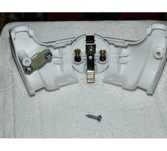 Угловая вилка с/з, белая 16А 250В UNIVersal А105 - выгодная цена ...