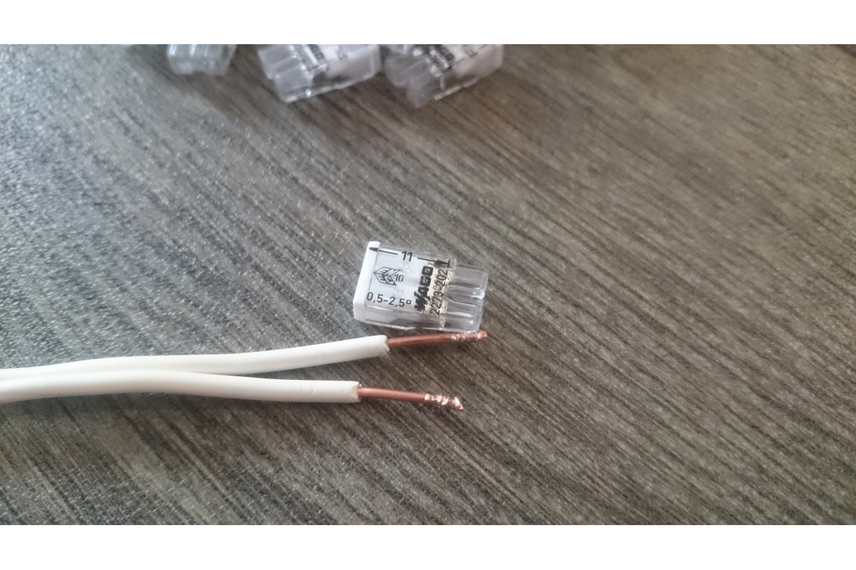 ▷ WAGO compact splicing connector, 2273-202