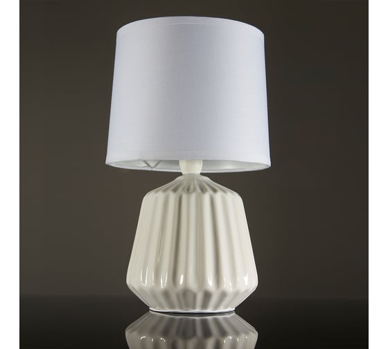 Настольный светильник ESCADA 10219/T E14*40W White 10219/T White