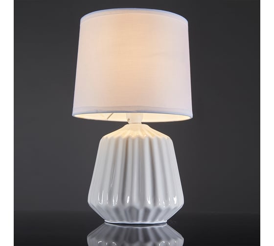 Настольный светильник ESCADA 10219/T E14*40W White 10219/T White
