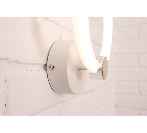 Настенный светодиодный светильник Schaffner, бра, Volonta 3435-1W LED, цвет белый, мощность 14 Вт. Площадь освещения до 3м2 Volonta 3435-1W WH+CR