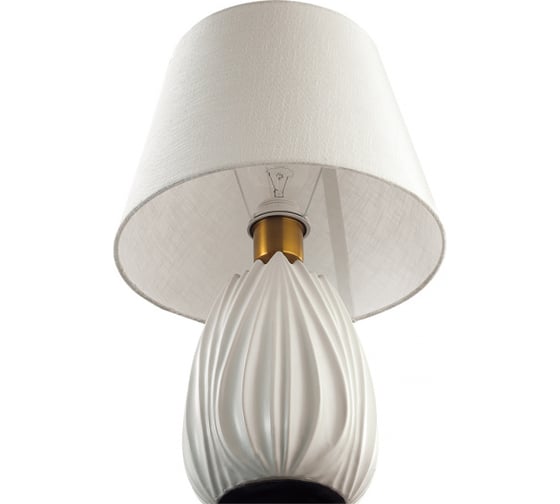 Настольная лампа LUMION E27 1*60W SONA 8121/1T
