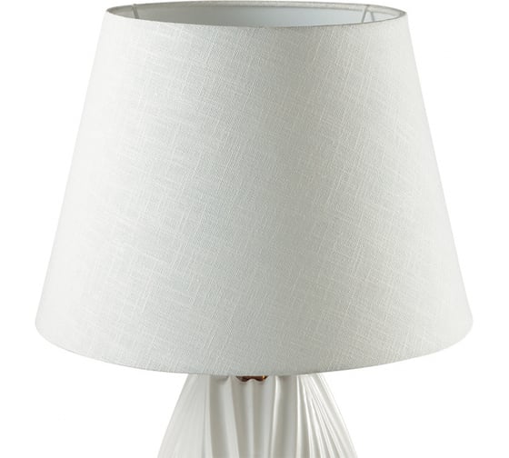 Настольная лампа LUMION E27 1*60W SONA 8121/1T