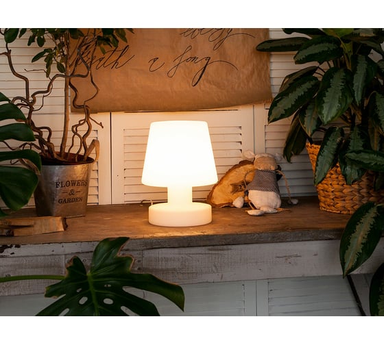 Настольный светильник m3light CLASSIC E14 IP40 4000К 72423020