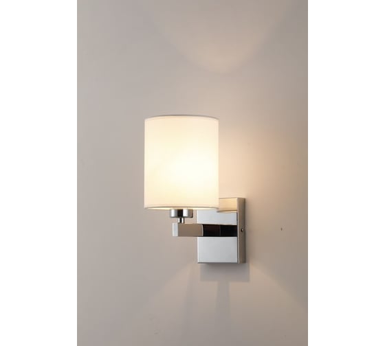 Настенный светильник Moderli Viola 1 E27 60W хром молочно белый V2680-1W