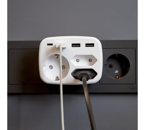 Тройник REXANT 16А, с/з, + 2x2,5А + 3хUSB-A 2,4А + USB Type-C 3А, белый 11-1250