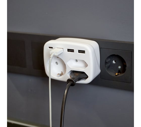 Тройник REXANT 16А, с/з, + 2x2,5А + 3хUSB-A 2,4А + USB Type-C 3А, белый 11-1250