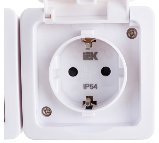 Двухместная розетка IEK с заземляющим контактом, с крышкой, для открытой установки РСб22-3-ГПБб IP54 ERMP22-K01-16-54-EC