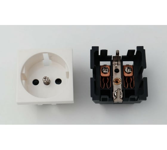 Розетка Экопласт с заземляющим контактом, со шторками, белый LK45 851104-1