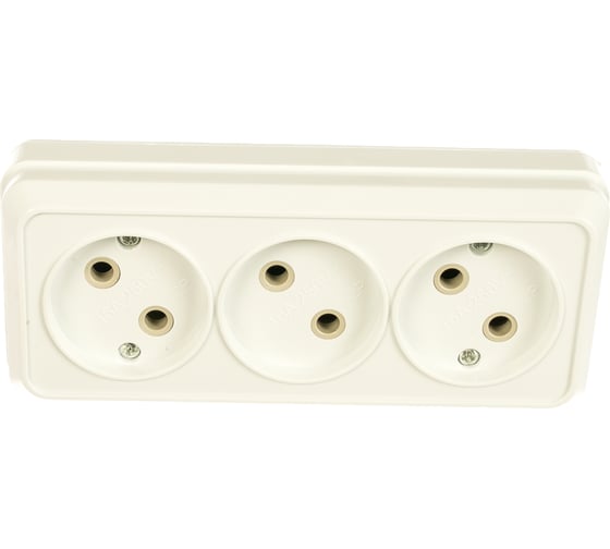 Розетка Intro 220501 3х2P, 16А, 250В, IP20, ОУ, Quadro, белый 18 Б0036141