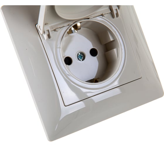 Розетка GUSI ELECTRIC Bravo с крышкой, с БЗК, c ЗП, СУ, 16А, 250В, бежевая С10Р91-003-СБ