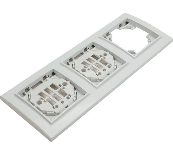 Горизонтальная рамка EKF Минск 3-местная белая Basic ERM-G-303-10