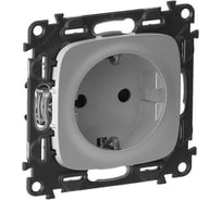 Механизм розетки Legrand Valena Allure 16 А 250 В 2К+З с лицевой панелью Leg 753924