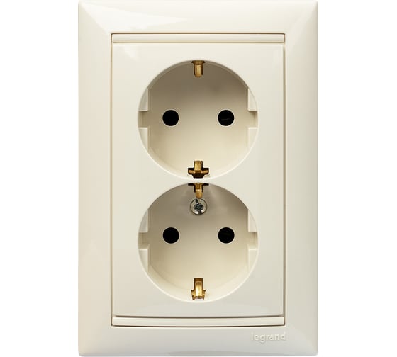 Розетка Legrand двойная с заземлением Legrand Valena со шторками в сборе 16А 250В винтовые зажимы слоновая кость 774371