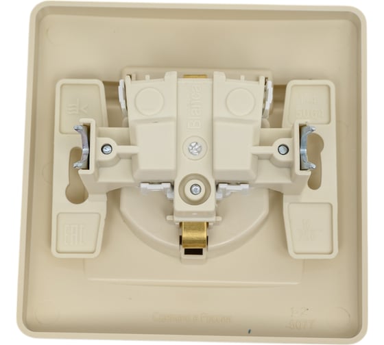 Розетка Systeme Electric Blanca скрытая установка Бежевый IP44 с заземляющим контактом, со шторкой, с крышкой, 16А, 250В BLNRS441117