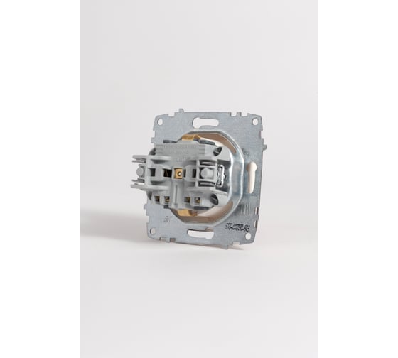 Розетка Elbi Zena Vega белый с крышкой, заземлением и защитой от детей M+K 609-010200-219