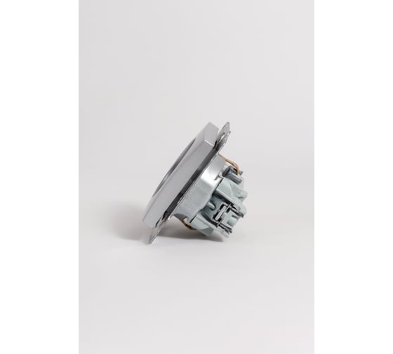 Розетка Elbi Zena Vega Серый Металлик с заземлением и защитой от детей M+K 609-011000-243