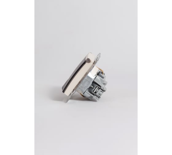 Розетка Elbi Zena Vega Слоновая Кость с крышкой и заземлением M+K 609-012500-218