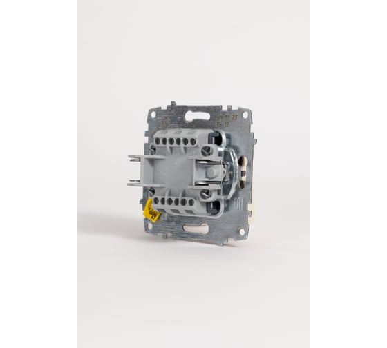 Переключатель одноклавишный Elbi Zena Vega Kремовый M+K 609-010300-209
