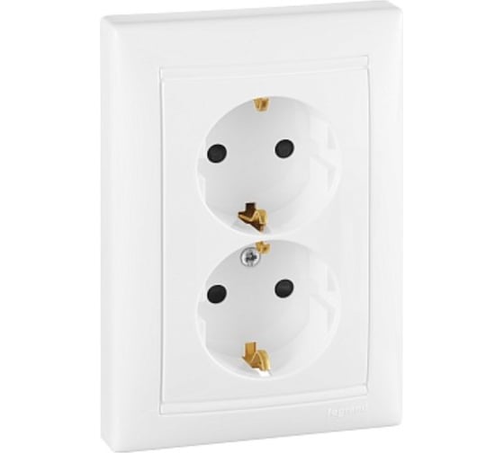 Розетка Legrand двойная с заземлением Legrand Valena со шторками в сборе 16А 250В винтовые зажимы белый 694282