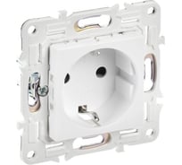 Розетка с заземлением IEK SKANDY с защитными шторками 16А SK-R04W арктический белый SK-R14-16-K01