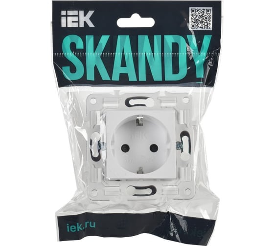 Розетка с заземлением IEK SKANDY с защитными шторками 16А SK-R04W арктический белый SK-R14-16-K01