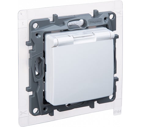 Розетка Legrand с заземлением IP44 Legrand Etika со шторками с защитной крышкой 16А 250В винтовые зажимы белый 672226