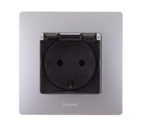 Розетка Legrand с заземлением IP44 Legrand Etika со шторками с защитной крышкой 16А 250В винтовые зажимы алюминий 672426