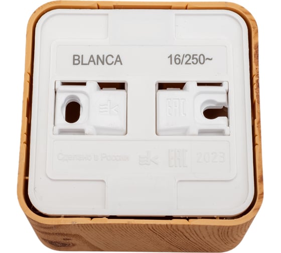 Розетка Systeme Electric BLANCA, открытой установки, с заземлением, без шторок, ясень BLNRA010115