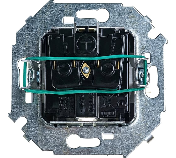 Розетка Simon 2P+E Schuko, 16А, 250В, винтовой зажим, белый 20/200 1591432-030