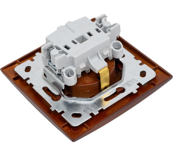 Розетка NILSON 1СП з/к крышка орех Touran wood 24271018