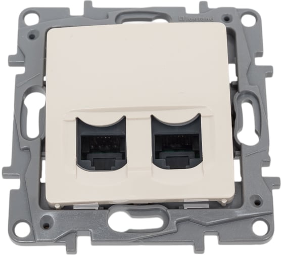 Розетка компьютерная двойная Legrand Etika RJ45, категория 6, UTP, слоновая кость 672354