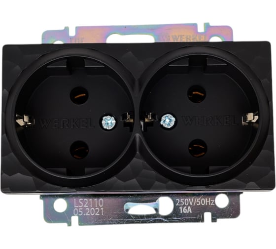 Двойная розетка с заземлением WERKEL W1272008 a052050
