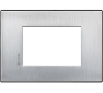 Рамка Bticino Axolute Air, итальянский стандарт 3 модуля Цвет "Матовый хром" HW4803CRS