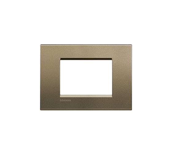 Рамка прямоугольная Bticino Livinglight 3 модуля, цвет Коричневый шелк LNA4803SQ 1