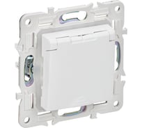 Розетка IEK SKANDY SK-R11W заземляющий контакт, шторки, крышка, 16А, IP44, арктический белый SK-R16-16-44-K01