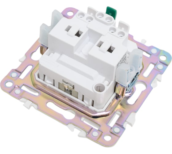 Розетка IEK SKANDY SK-R06B с заземляющим контактом, со шторками, без крышки, 16А, бежевый SK-R14-16-1-K10