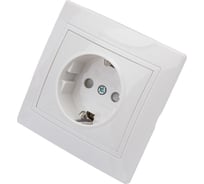 Розетка 1-местная IEK РСш10-3-КБ с заземляющим контактом с защитной шторкой 16А керамика КВАРТА ERK14-K01-16-K