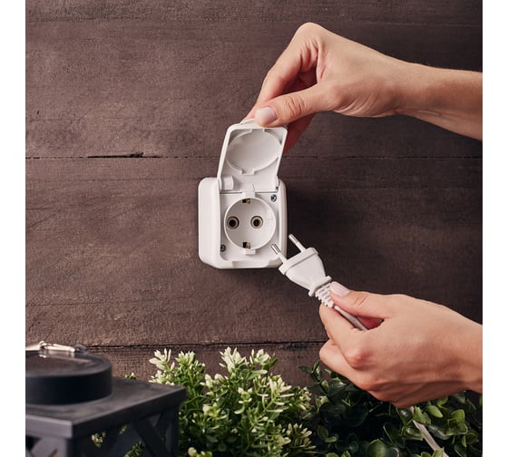 Накладная розетка (керамика) KRANZ Mini OG, IP54, с заземлением, о/у, белая KR-78-0605