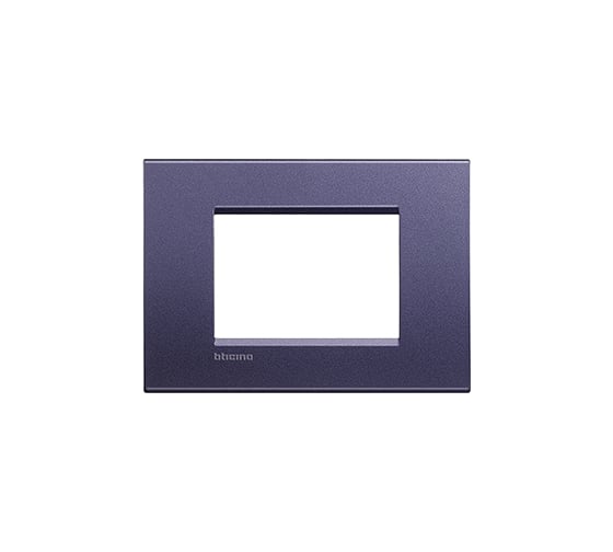 Рамка прямоугольная Legrand Livinglight 3 модуля, цвет синий шелк LNA4803CB 1