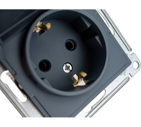 Розетка Systeme Electric AtlasDesign Грифель с/з, со шторками, с крышкой, 16А SE ATN000746