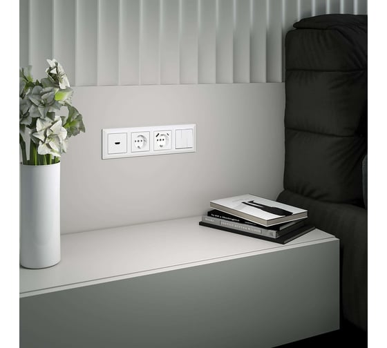 Розетка WERKEL W1171701 с заземлением, шторками и USB тип A+C белый a056272