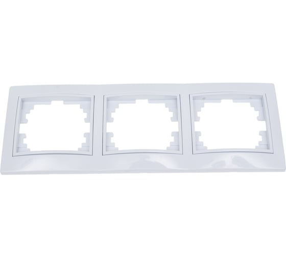 3-х местная горизонтальная рамка TANGO белый скрытой проводки 1008850 1