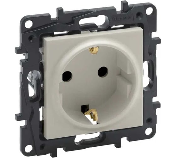 Розетка Legrand STRUCTURA с заземляющим контактом и защитными шторками, 16А, слоновая кость 764221